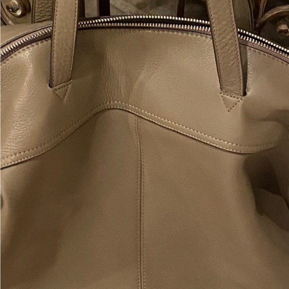 Vince camuto pebble taupe bag size 18/14 GC perfect for back to SCHOOL - Picture 15 of 16